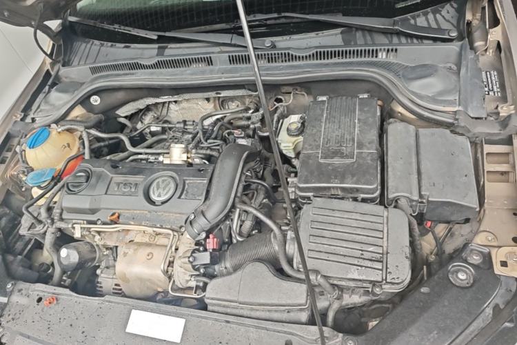 Used Volkswagen Sagitar 2012 1.4TSI Automatic Luxury Edition Engine Bay