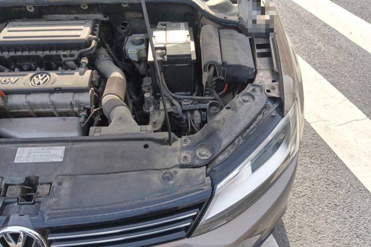 Used Volkswagen Sagitar 2012 1.6L Manual Comfort Model Engine Bay Left
