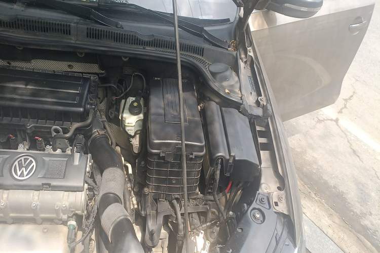 Used Volkswagen Sagitar 2012 1.6L Automatic Comfort Edition Engine Bay Left