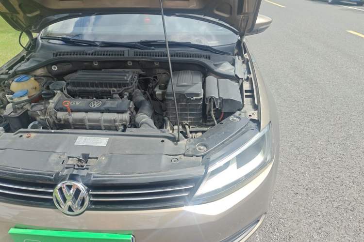 Used Volkswagen Sagitar 2012 1.6L Automatic Fashion Edition Engine Bay Left