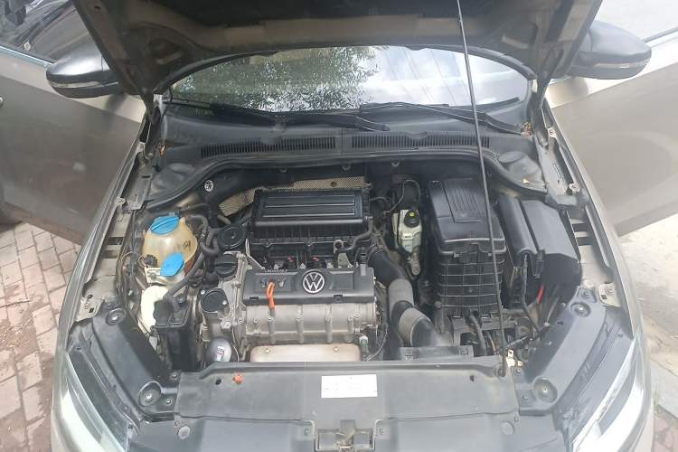 Used Volkswagen Sagitar 2012 1.6L Automatic Comfort Edition Engine Bay