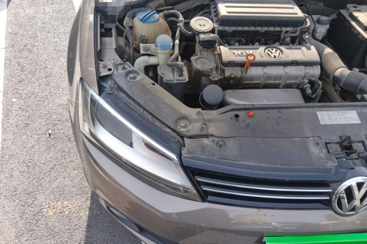 Used Volkswagen Sagitar 2012 1.6L Manual Comfort Model Engine Bay Right