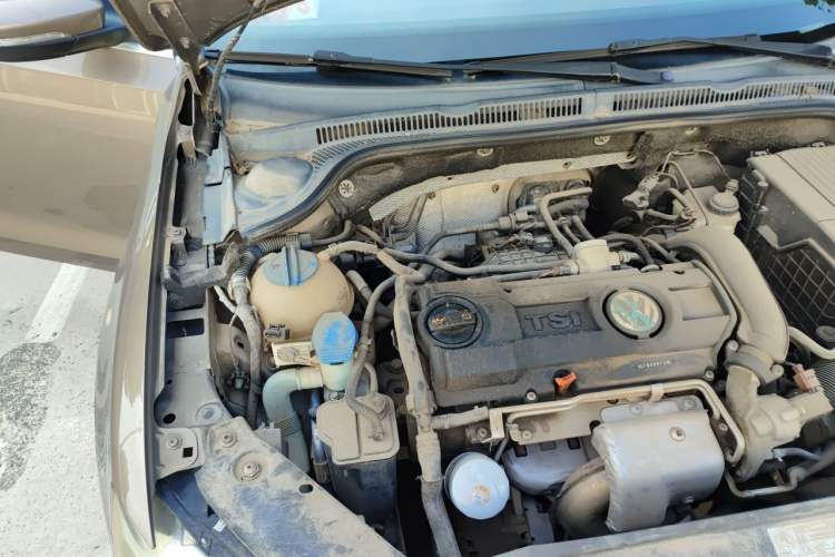 Used Volkswagen Sagitar 2012 1.4TSI Automatic Luxury Edition Engine Bay Right