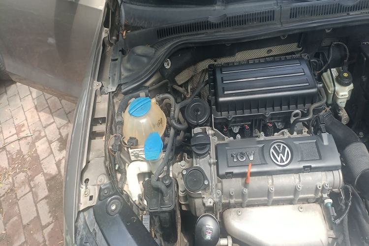 Used Volkswagen Sagitar 2012 1.6L Automatic Comfort Edition Engine Bay Right
