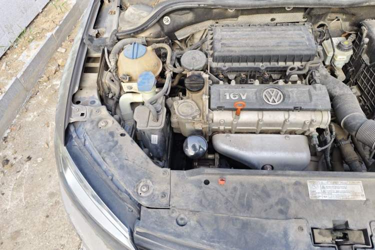 Used Volkswagen Sagitar 2012 1.6L Automatic Comfort Edition Engine Bay Right