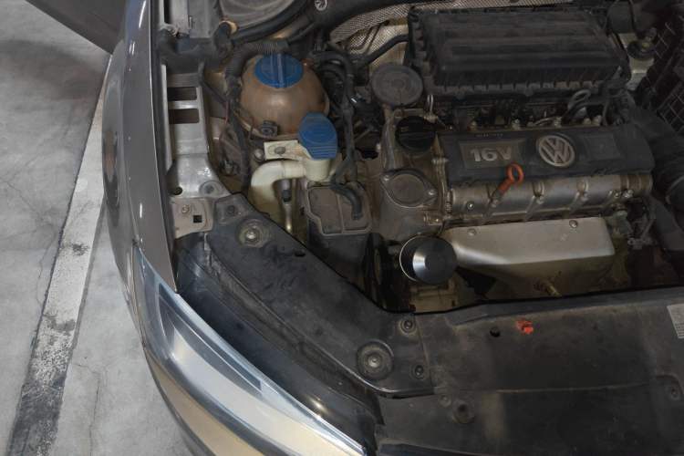 Used Volkswagen Sagitar 2012 1.6L Automatic Comfort Edition Engine Bay Right
