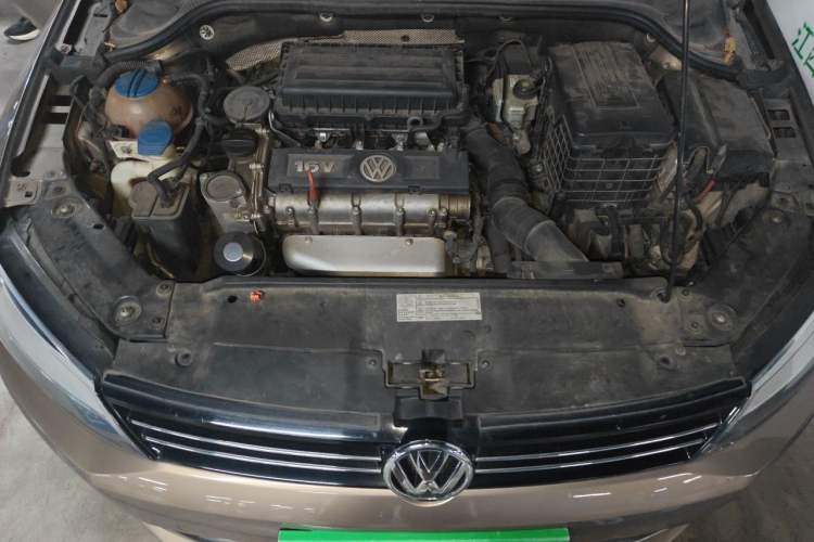 Used Volkswagen Sagitar 2012 1.6L Automatic Comfort Edition Engine Bay