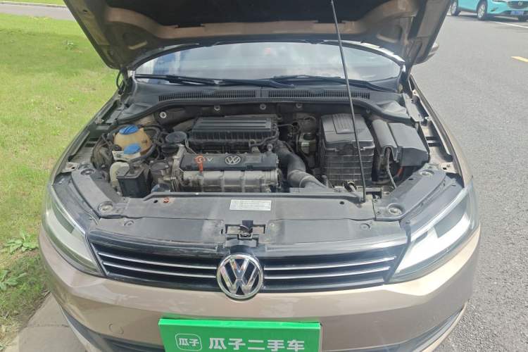 Used Volkswagen Sagitar 2012 1.6L Automatic Fashion Edition Engine Bay