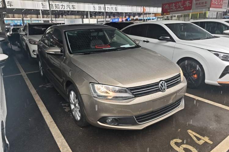 Used Volkswagen Sagitar 2012 1.4TSI Automatic Luxury Edition Front Right 45 Deg