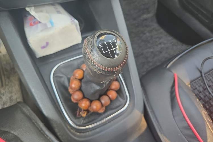 Used Volkswagen Sagitar 2012 1.4TSI Manual Fashion Edition Gear Lever