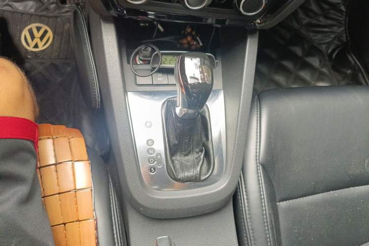 Used Volkswagen Sagitar 2012 1.4TSI Automatic Fashion Edition Gear Lever