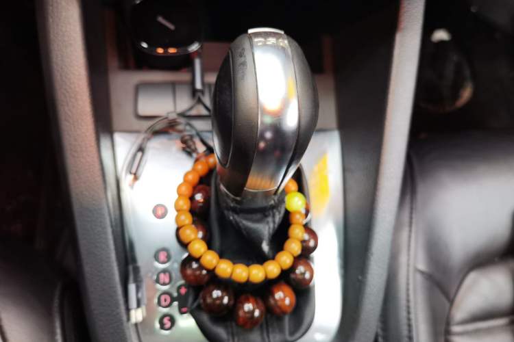 Used Volkswagen Sagitar 2012 1.4TSI Automatic Flagship Edition Gear Lever