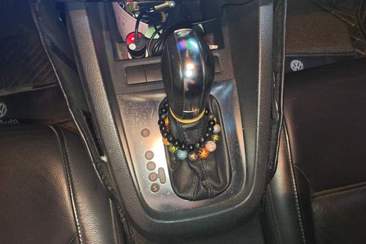 Used Volkswagen Sagitar 2012 1.6L Automatic Comfort Edition Gear Lever