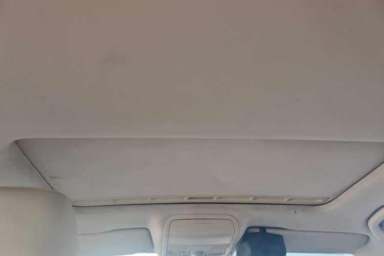 Used Volkswagen Sagitar 2012 1.4TSI Automatic Luxury Edition Headliner