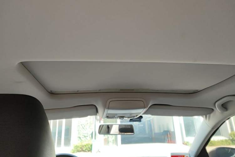 Used Volkswagen Sagitar 2012 1.4TSI Automatic Luxury Edition Headliner