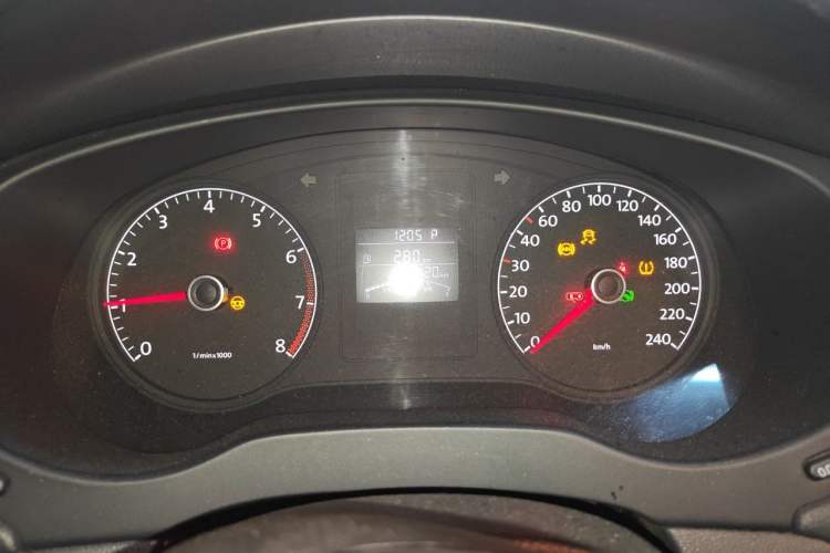 Used Volkswagen Sagitar 2012 1.6L Automatic Comfort Edition Instrument Cluster