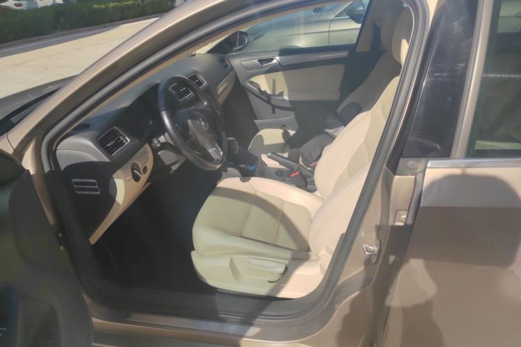 Used Volkswagen Sagitar 2012 1.6L Automatic Fashion Edition Left Front Seat