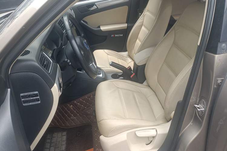 Used Volkswagen Sagitar 2012 1.6L Automatic Comfort Edition Left Front Seat