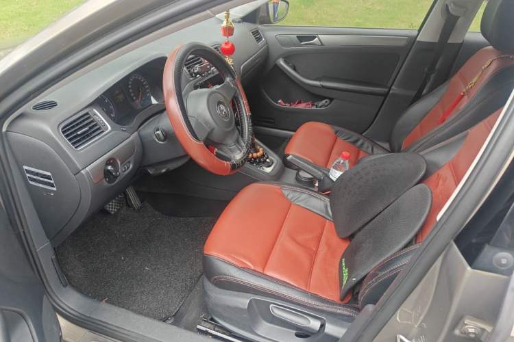 Used Volkswagen Sagitar 2012 1.6L Automatic Fashion Edition Left Front Seat
