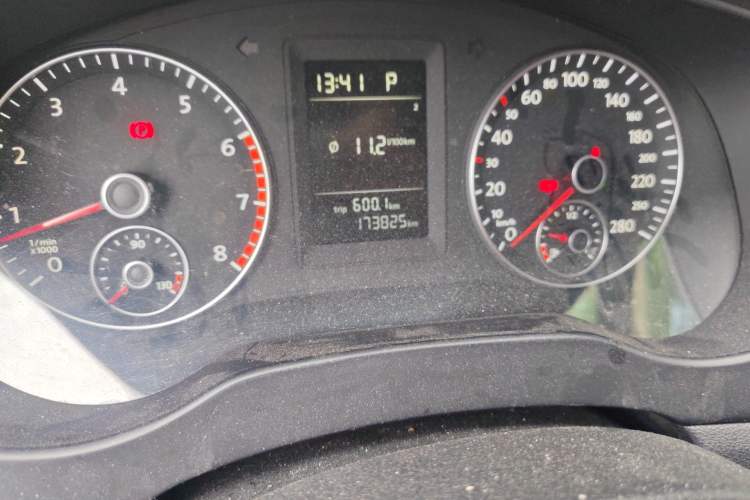 Used Volkswagen Sagitar 2012 1.4TSI Automatic Fashion Edition Odometer Close Up