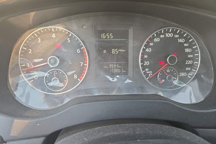 Used Volkswagen Sagitar 2012 1.4TSI Manual Fashion Edition Odometer Close Up