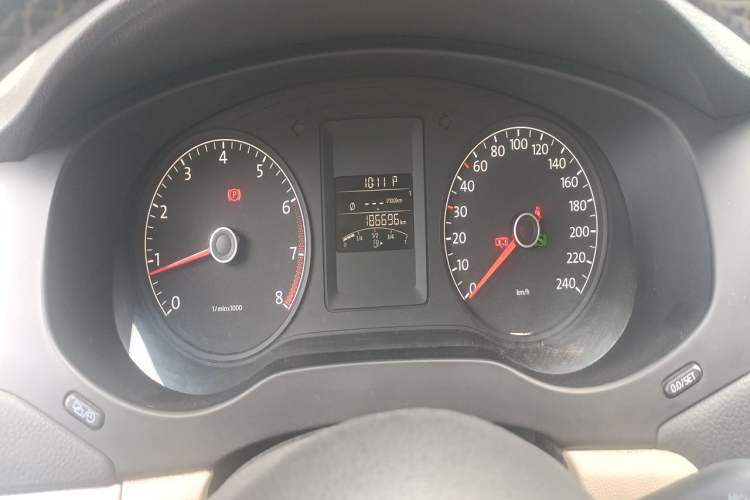 Used Volkswagen Sagitar 2012 1.6L Automatic Comfort Edition Odometer Close Up