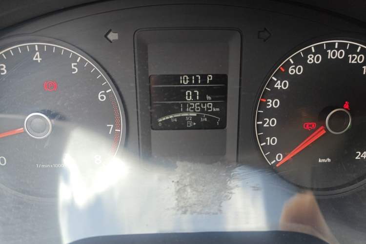 Used Volkswagen Sagitar 2012 1.6L Automatic Fashion Edition Odometer Close Up