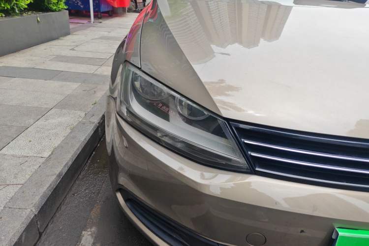 Used Volkswagen Sagitar 2012 1.4TSI Automatic Fashion Edition Right Front Headlight