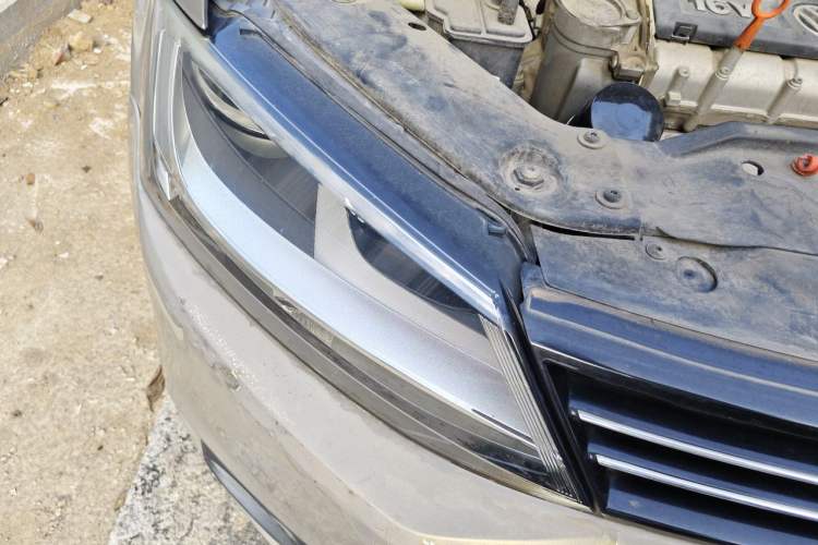 Used Volkswagen Sagitar 2012 1.6L Automatic Comfort Edition Right Front Headlight