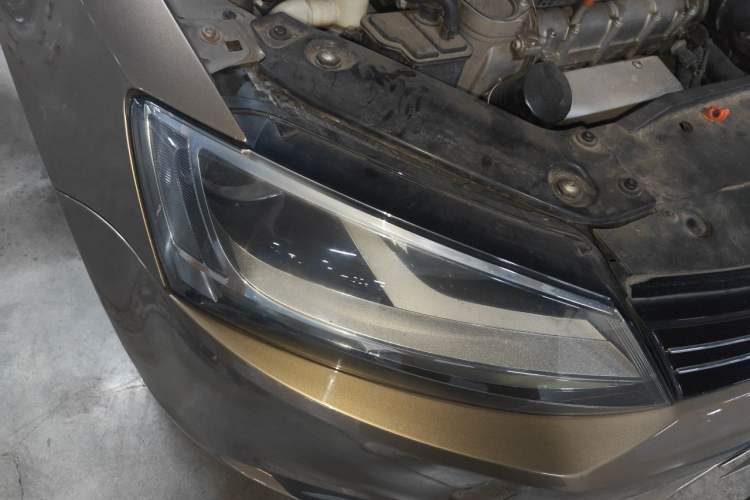 Used Volkswagen Sagitar 2012 1.6L Automatic Comfort Edition Right Front Headlight