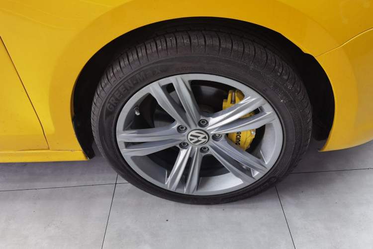 Used Volkswagen Sagitar 2012 1.4TSI Automatic Flagship Edition Right Front Wheel Hub