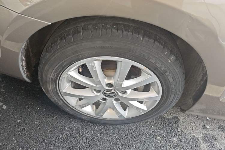 Used Volkswagen Sagitar 2012 1.4TSI Automatic Luxury Edition Right Rear Wheel Hub