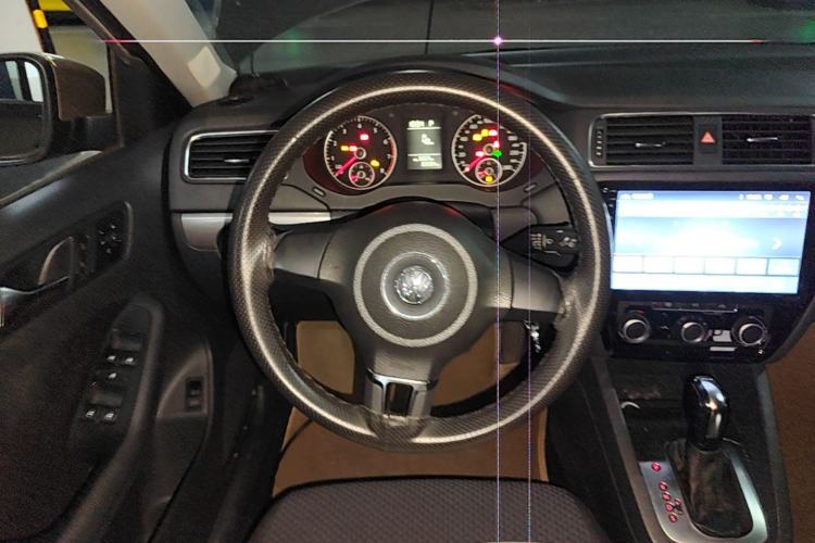 Used Volkswagen Sagitar 2012 1.4TSI Automatic Fashion Edition Steering Wheel