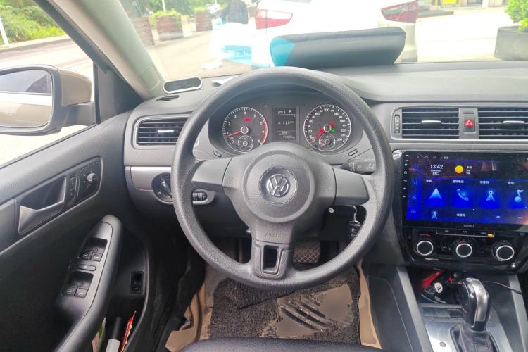 Used Volkswagen Sagitar 2012 1.4TSI Automatic Fashion Edition Steering Wheel