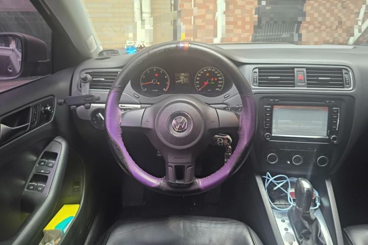 Used Volkswagen Sagitar 2012 1.6L Automatic Fashion Edition Steering Wheel