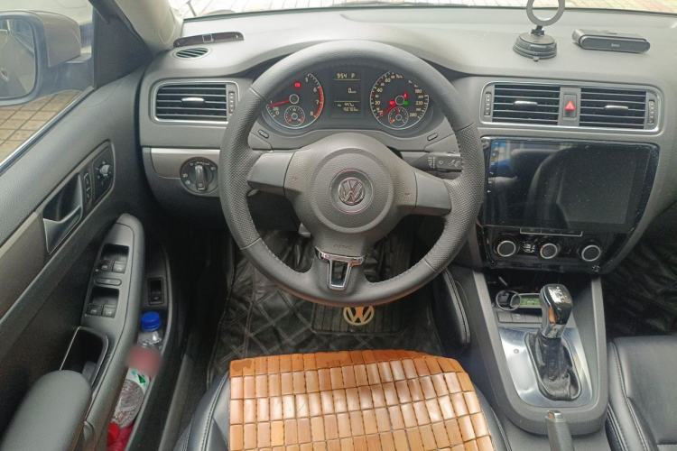 Used Volkswagen Sagitar 2012 1.4TSI Automatic Fashion Edition Steering Wheel