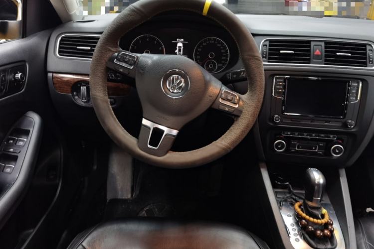 Used Volkswagen Sagitar 2012 1.4TSI Automatic Flagship Edition Steering Wheel