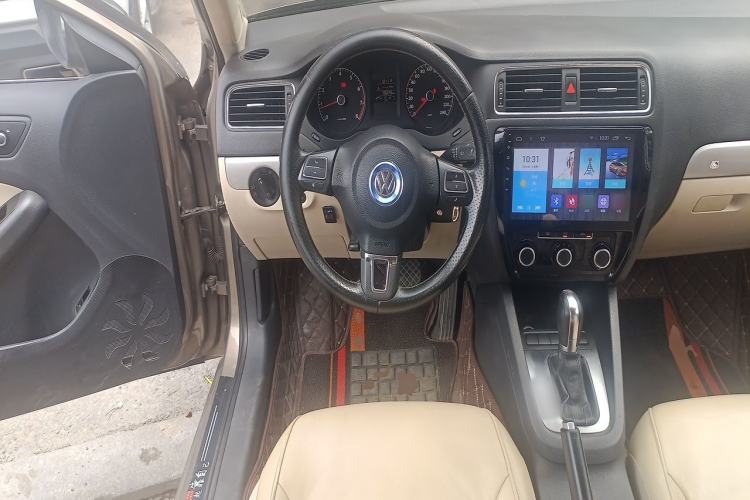 Used Volkswagen Sagitar 2012 1.6L Automatic Comfort Edition Steering Wheel