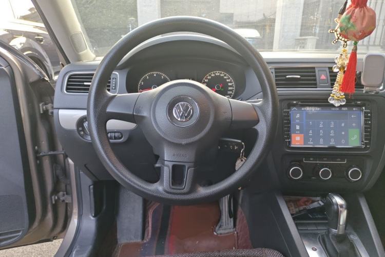 Used Volkswagen Sagitar 2012 1.6L Automatic Comfort Edition Steering Wheel
