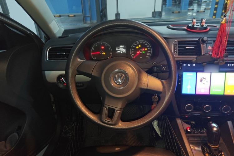Used Volkswagen Sagitar 2012 1.6L Automatic Comfort Edition Steering Wheel