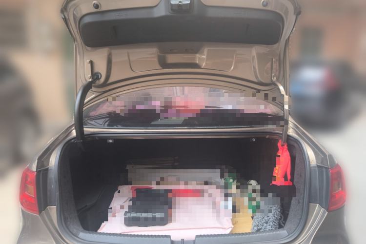 Used Volkswagen Sagitar 2012 1.6L Automatic Fashion Edition Trunk