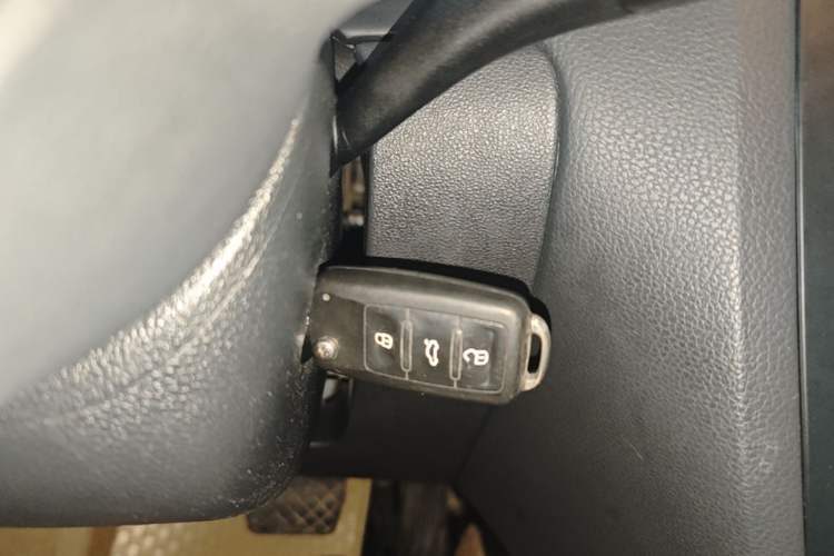 Used Volkswagen Sagitar 2012 1.4TSI Automatic Luxury Edition Vehicle Key