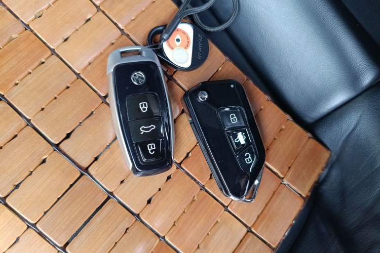 Used Volkswagen Sagitar 2012 1.4TSI Automatic Fashion Edition Vehicle Key