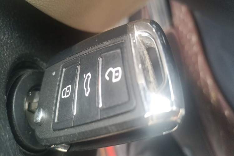 Used Volkswagen Sagitar 2012 1.6L Automatic Comfort Edition Vehicle Key