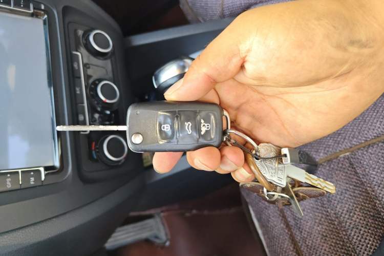 Used Volkswagen Sagitar 2012 1.6L Automatic Comfort Edition Vehicle Key