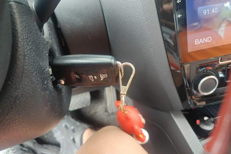 Used Volkswagen Sagitar 2012 1.6L Automatic Fashion Edition Vehicle Key