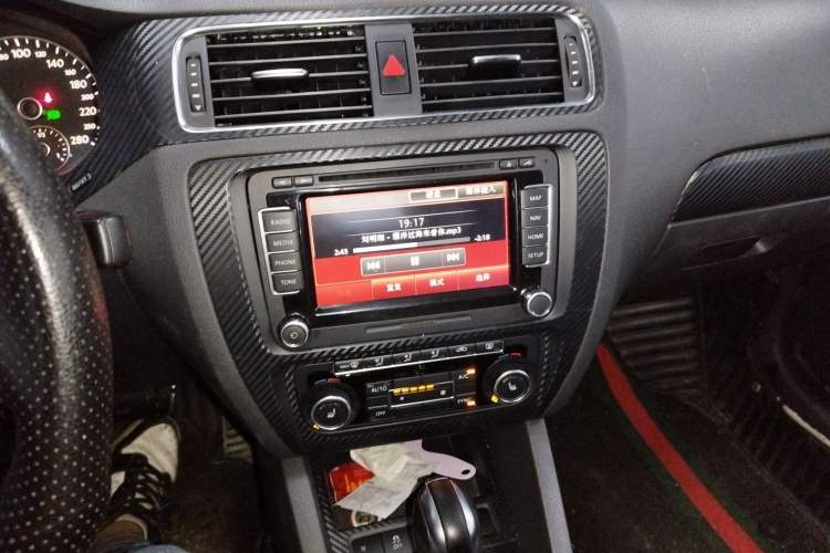 Used Volkswagen Sagitar 2013 2.0 TSI GLI Audio And AC Panel