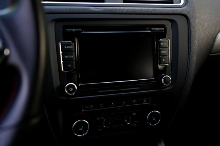 Used Volkswagen Sagitar 2013 2.0 TSI GLI Audio And AC Panel