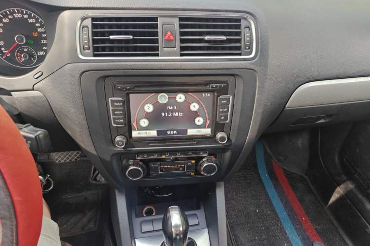 Used Volkswagen Sagitar 2013 1.4 TSI BlueMotion Edition Audio And AC Panel
