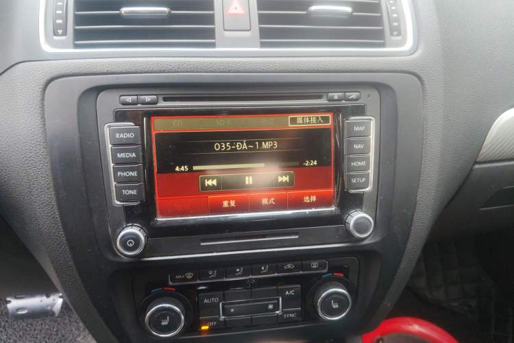 Used Volkswagen Sagitar 2013 2.0 TSI GLI Audio And AC Panel